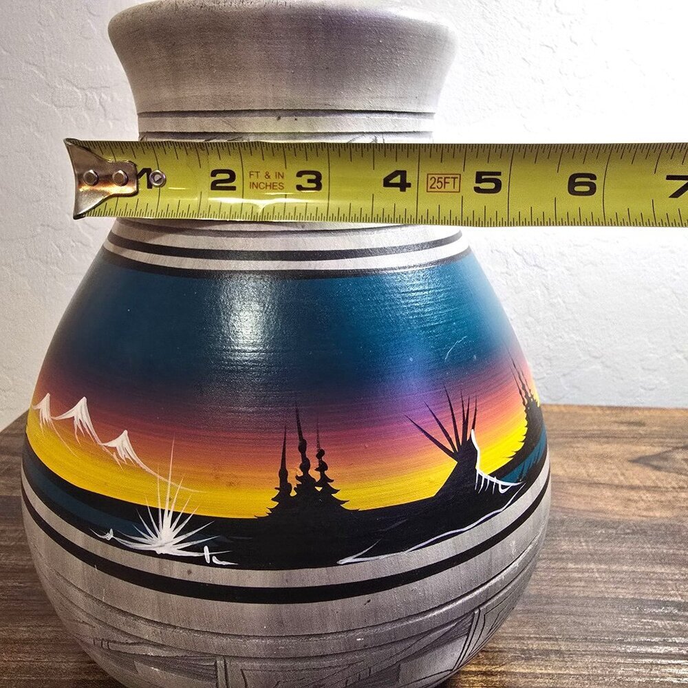 Dineh Navajo Native American Etched Ceramic Vase 9.5x8" Sunset Mountains Signed - Picture 14 of 15